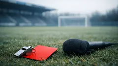 12-Spiele-Sperre wegen Sexismus: was der Fall um die Schiedsrichterin für den Fußball bedeutet